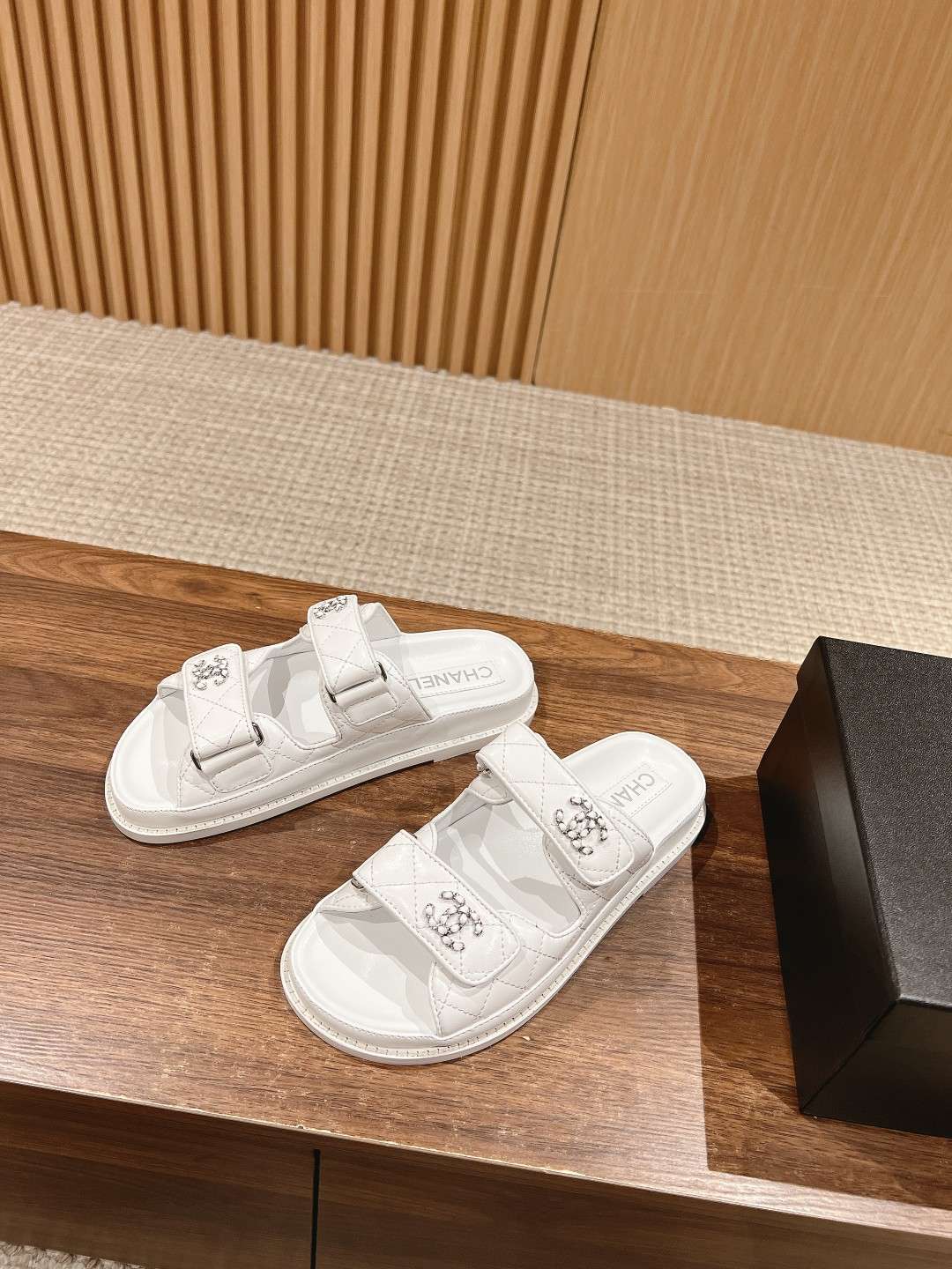 Chanel Sandals With Chanel Logo White For Women - TEMAFES